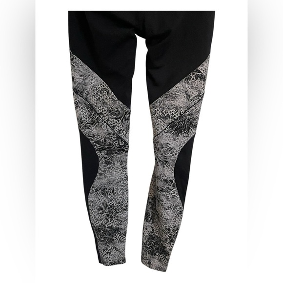 Lululemon Sweat & Repeat Tight 28" Black/ Serigraph Starlight Black Multi Size 4 - Picture 8 of 16